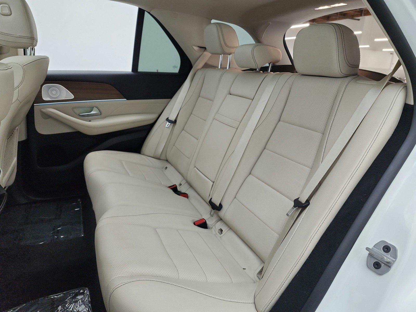 Used 2022 Polar White Mercedes-Benz GLE 350 4MATIC® SUV image 16
