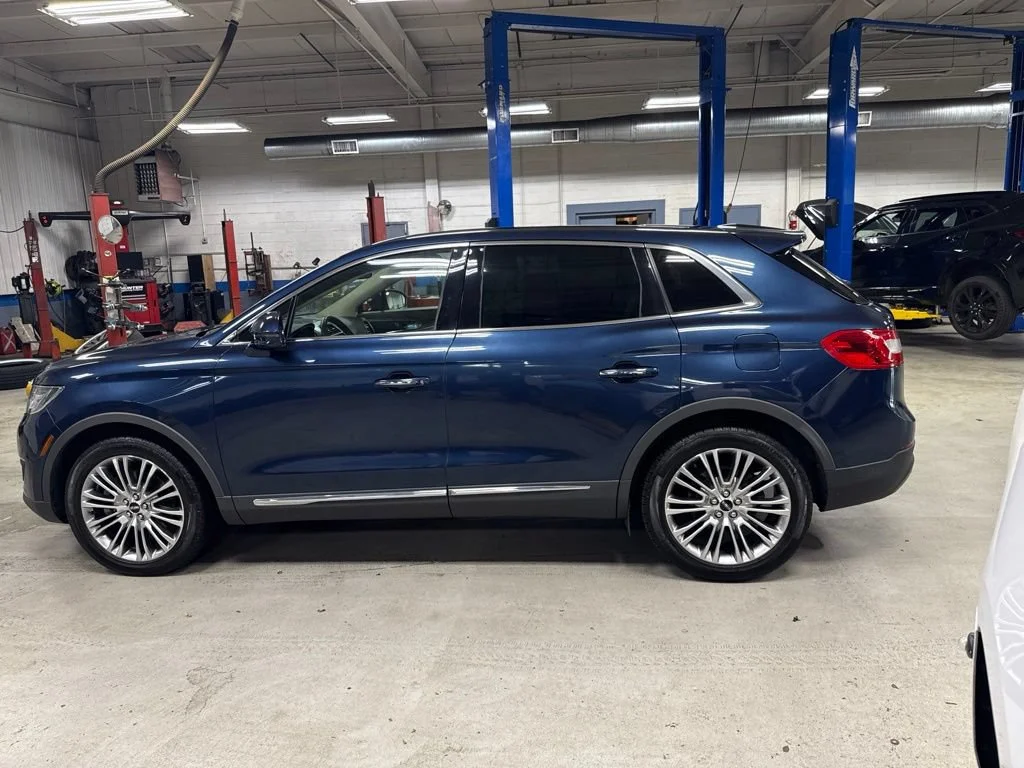 Used 2017 Blue Lincoln Reserve image 3