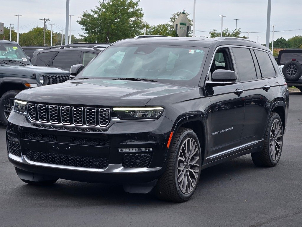 Used 2021 Black Jeep Summit image 4