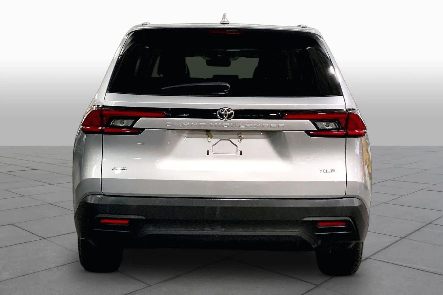 Used 2025 Celestial Silver Metallic Toyota XLE image 5