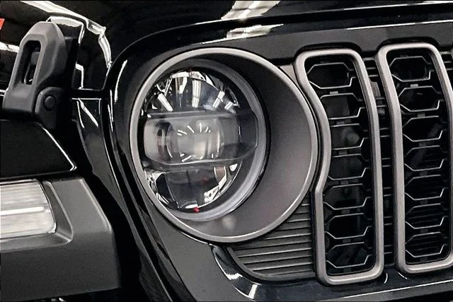 Used 2024 Black Clearcoat Jeep Mojave image 34