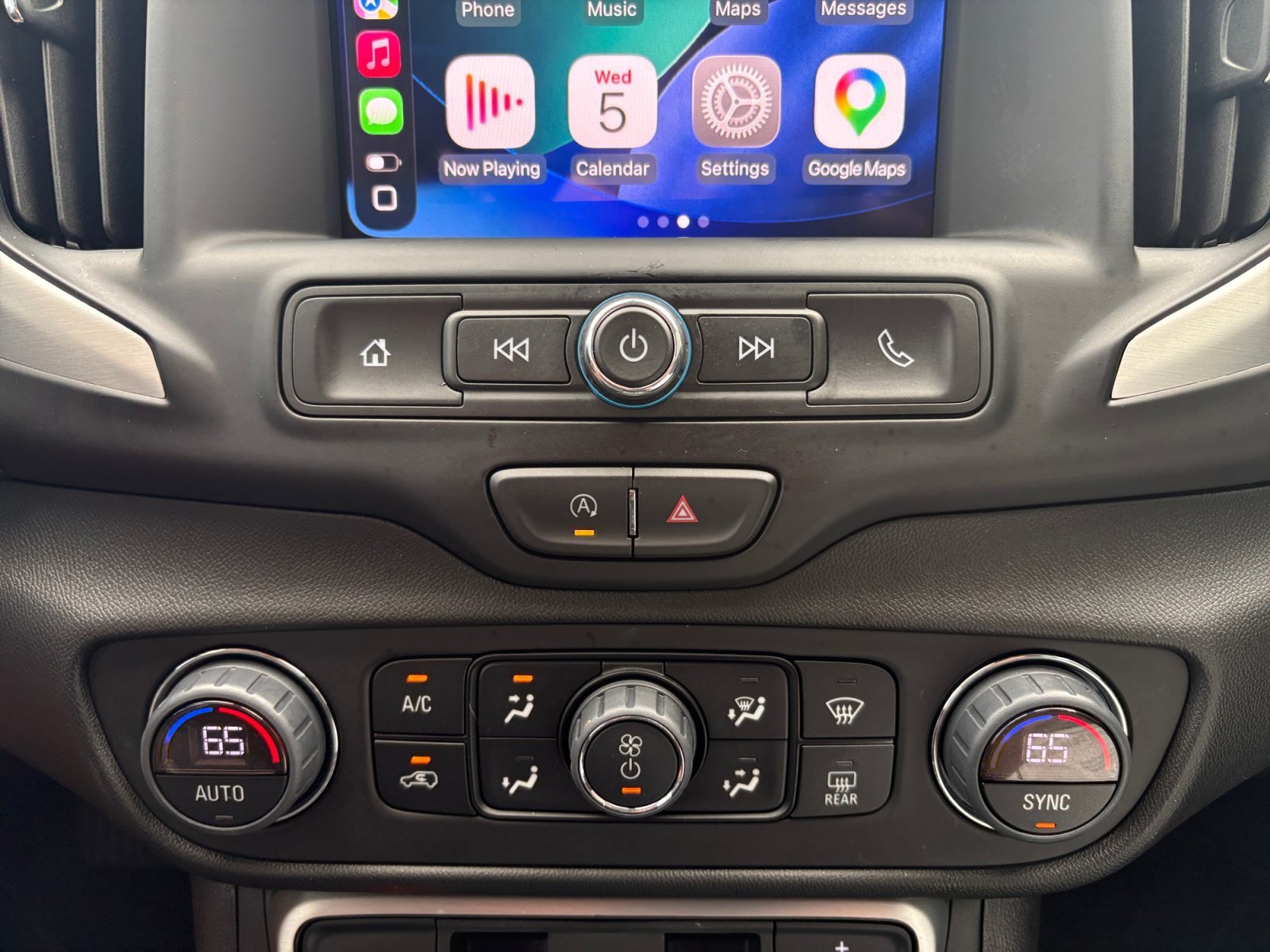 Used 2024 Sterling Metallic GMC SLE image 16