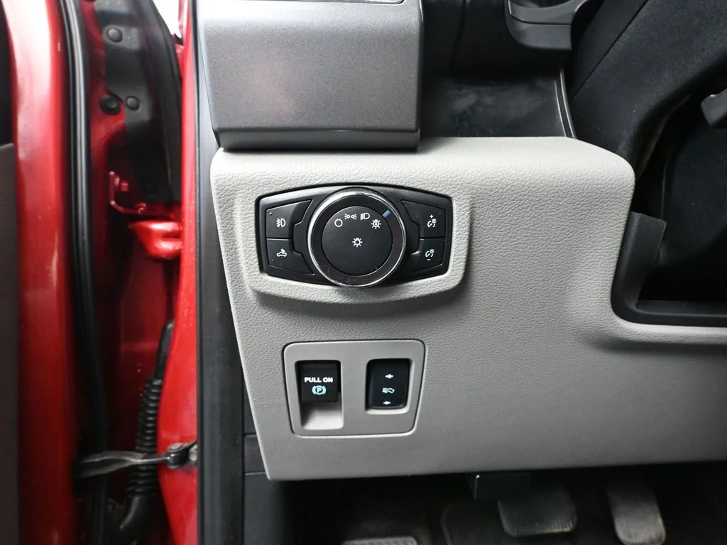 Used 2018 Red Ford XLT image 34