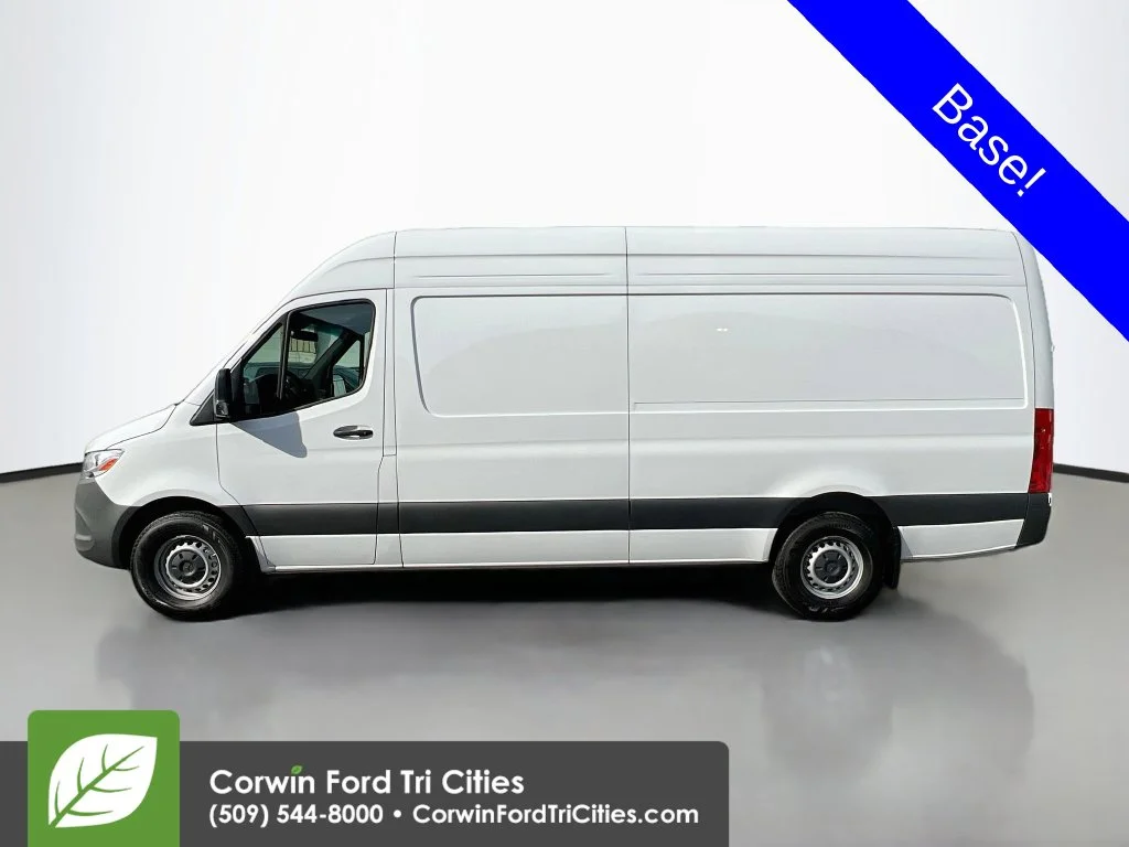 Used 2025 Arctic White Mercedes-Benz Cargo 170 WB image 26