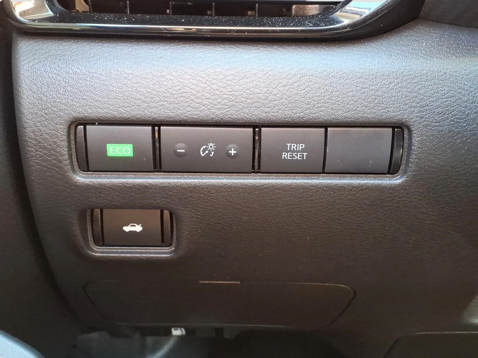 Used 2025 Aspen White Tricoat Qac Nissan SV image 21