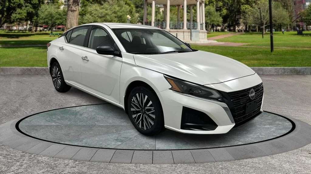 Used 2024 White Nissan 2.5 SV image 3