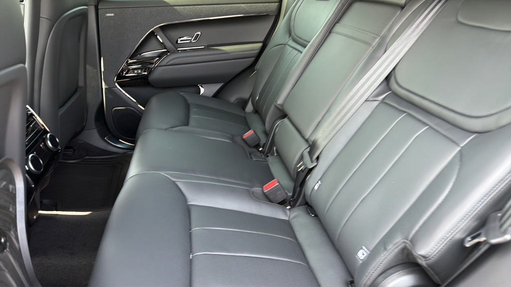 New 2026 Santorini Black Land Rover Dynamic SE image 17