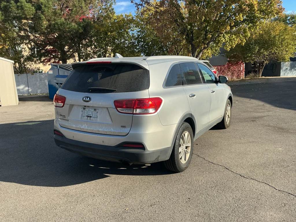 Used 2016 Sparkling Silver Kia LX image 2