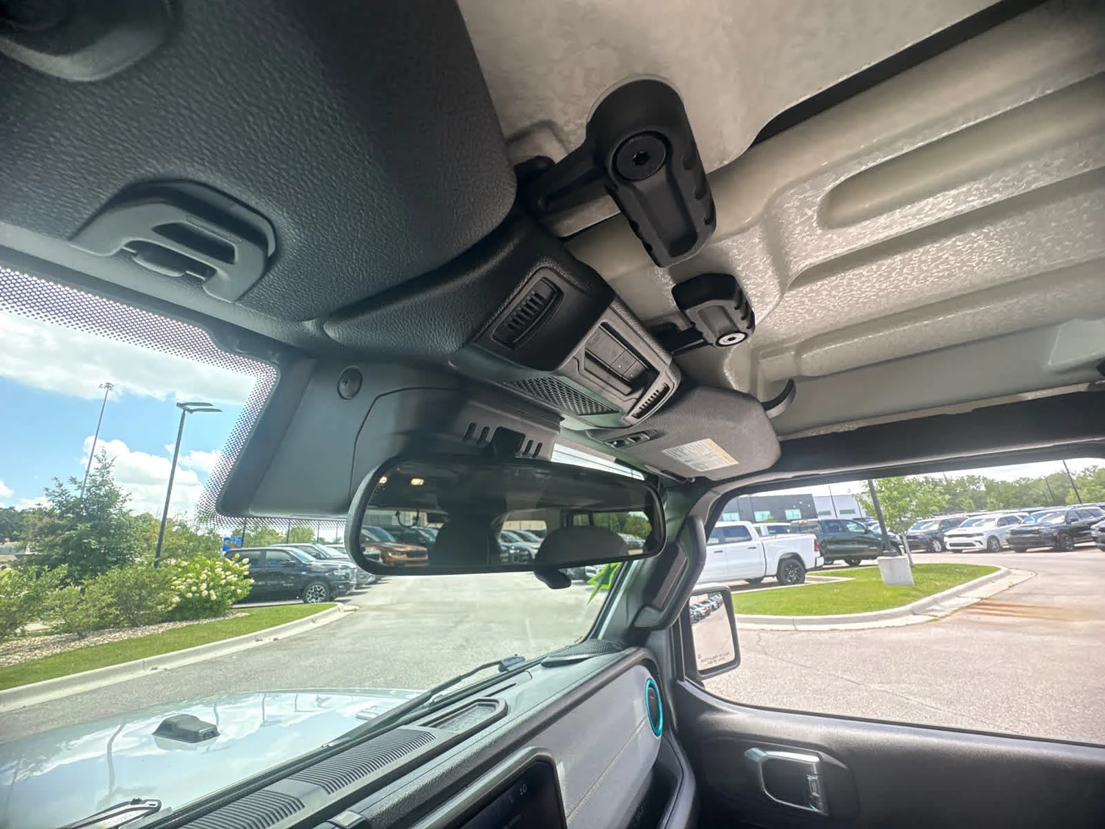 Used 2024 Silver Zynith Clearcoat Jeep Sport S image 30