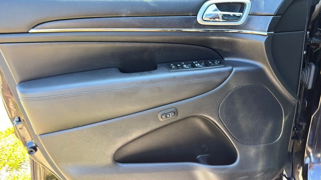 Used 2018 Sangria Metallic Clearcoat Jeep Overland image 22