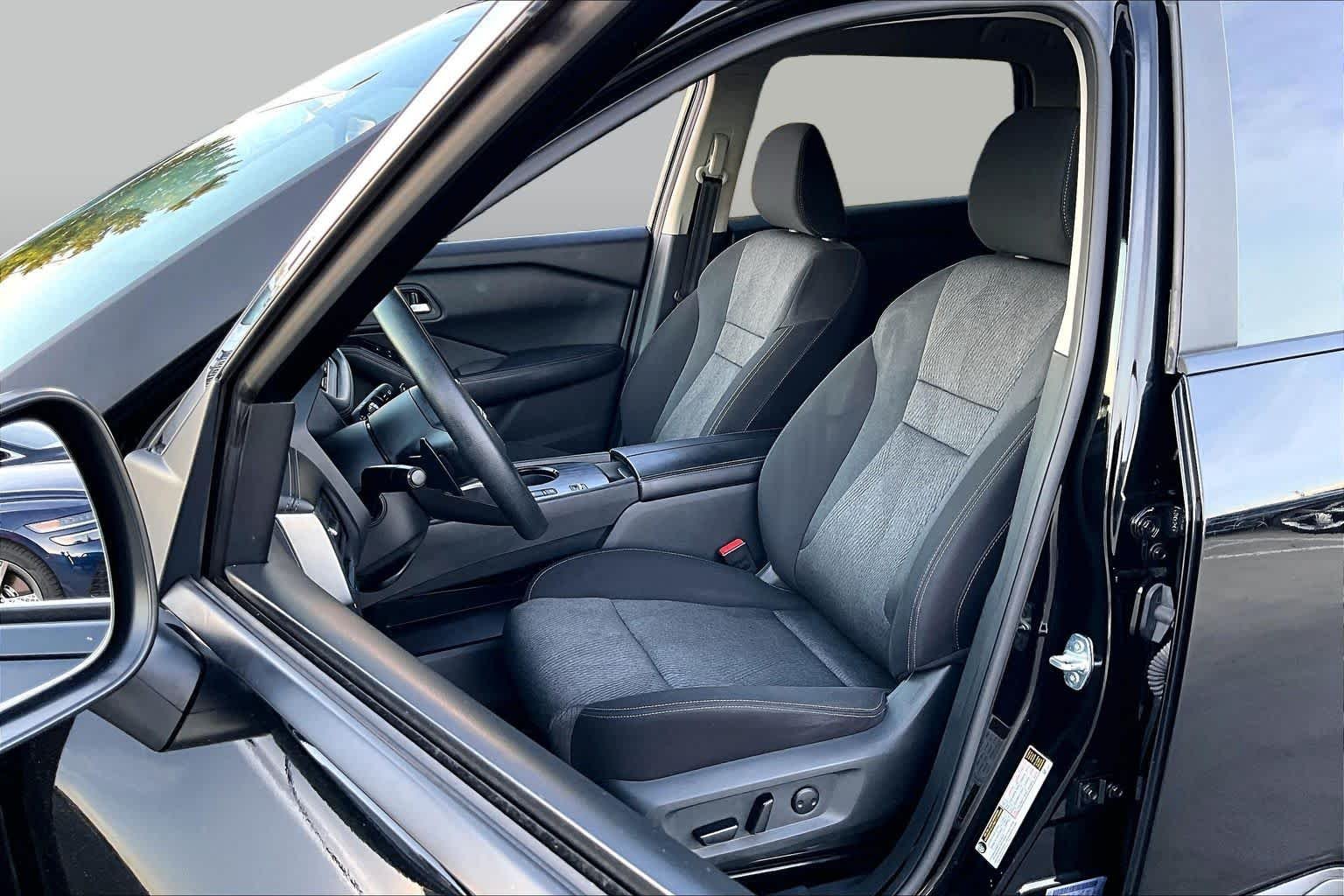 Used 2024 Super Black Nissan SV image 8