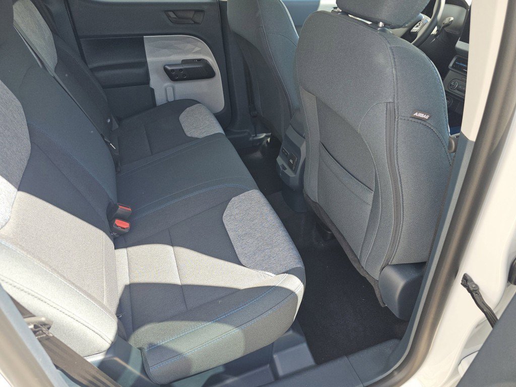 New 2026 Oxford White Ford XLT image 5