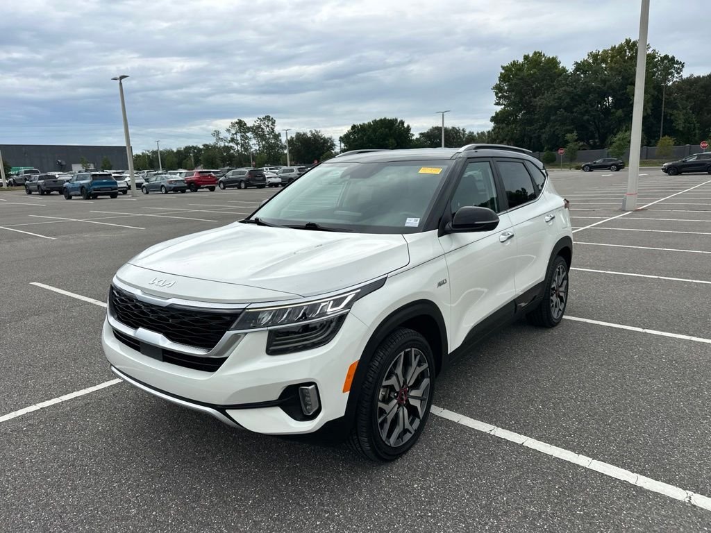Used 2023 White Kia SX image 11