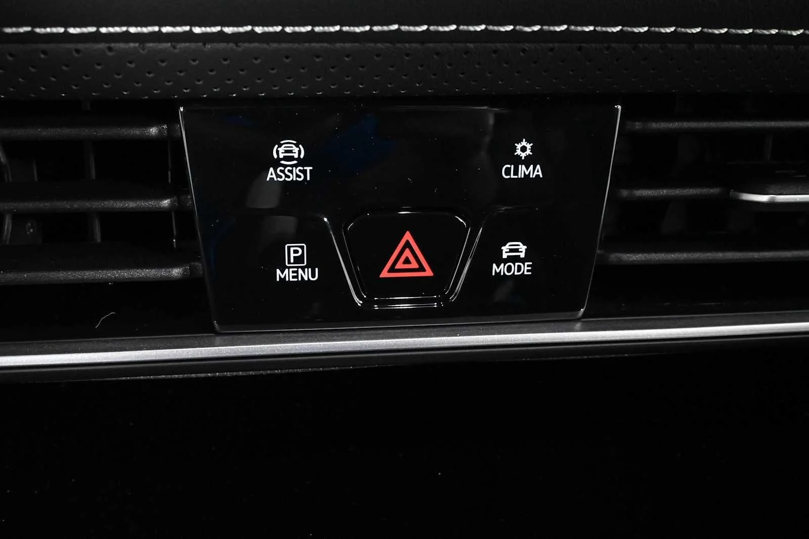New 2026 Opal White Pearl Volkswagen 2.0T SE w/Technology image 26