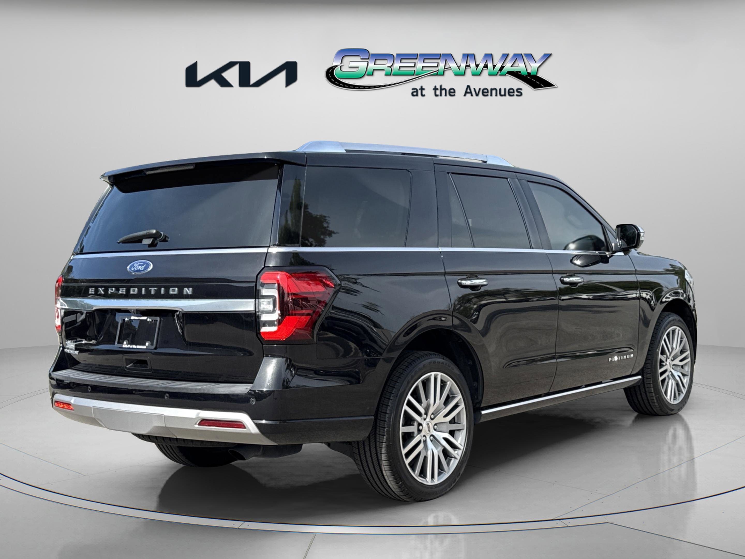 Used 2022 Black Metallic Ford Platinum image 6