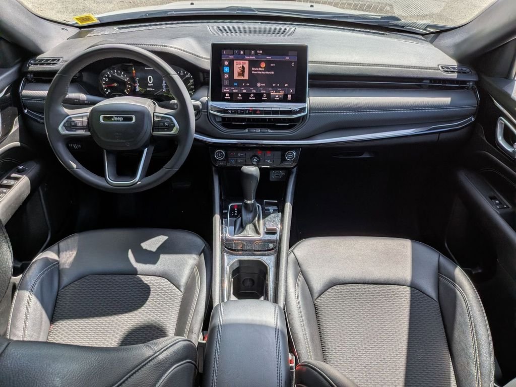 Used 2023 White Jeep Latitude image 19