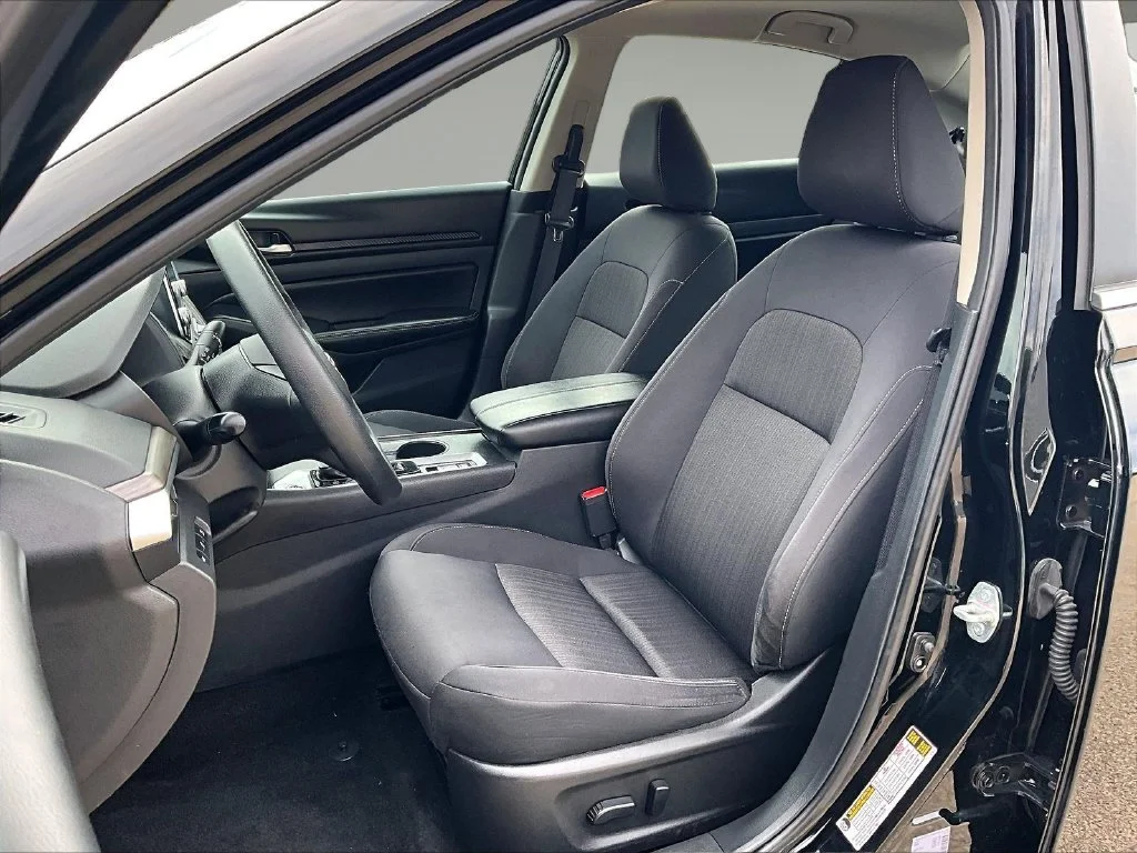 Used 2025 Black Nissan 2.5 SV image 24