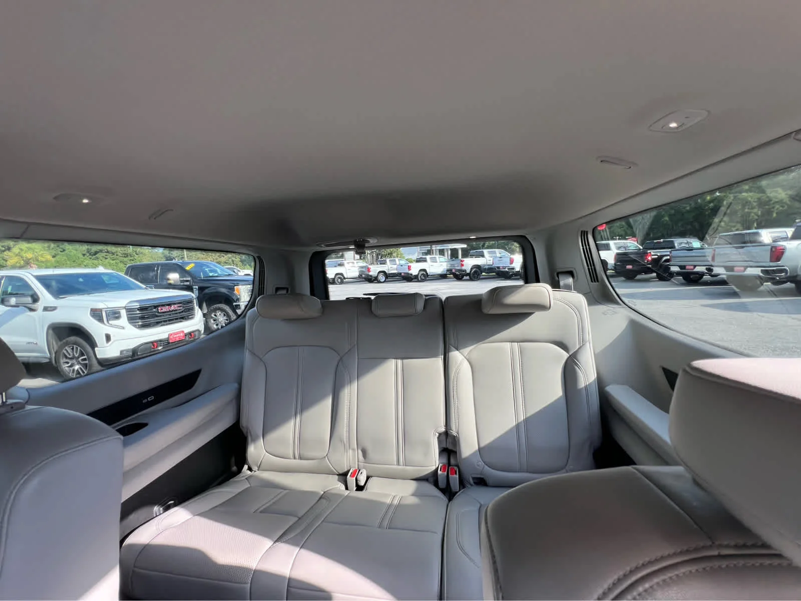 Used 2022 Pearl Jeep Series I image 7