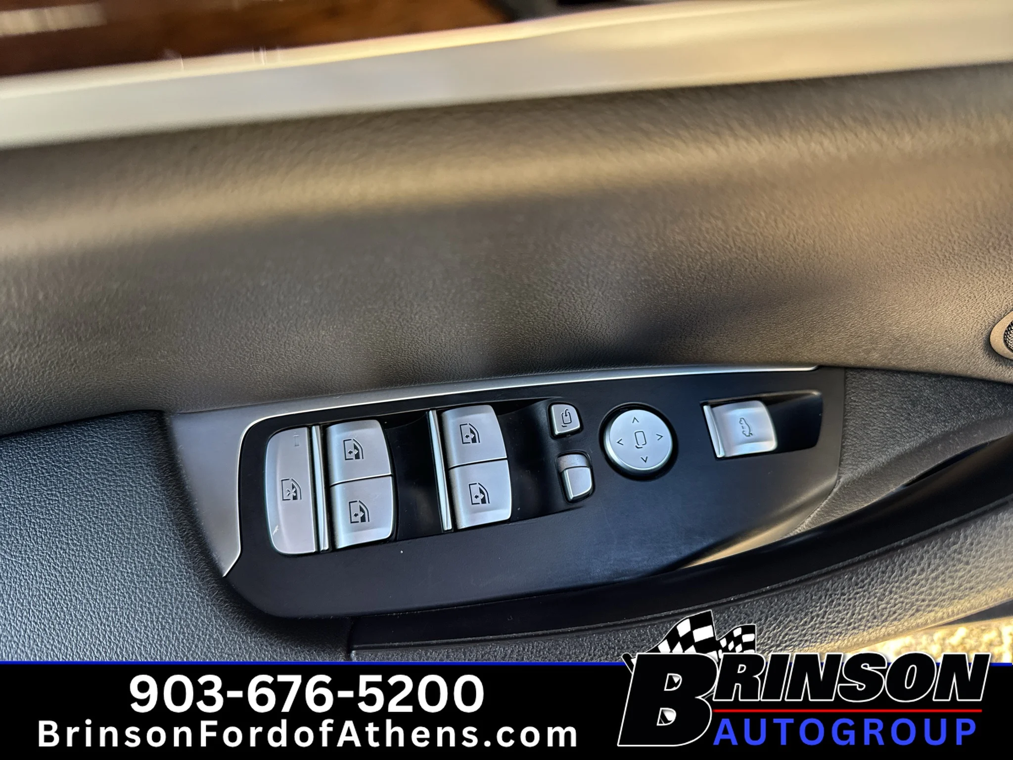 Used 2024 Mineral White Metallic BMW sDrive30i image 16