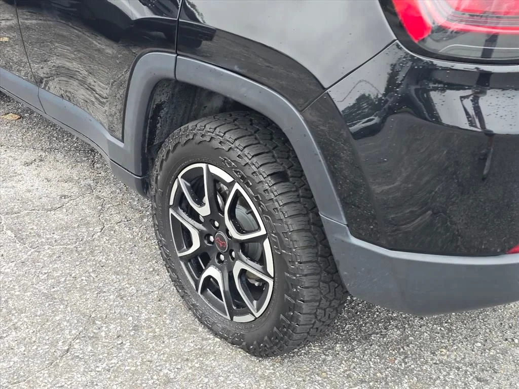 Used 2025 Black Jeep Trailhawk image 17