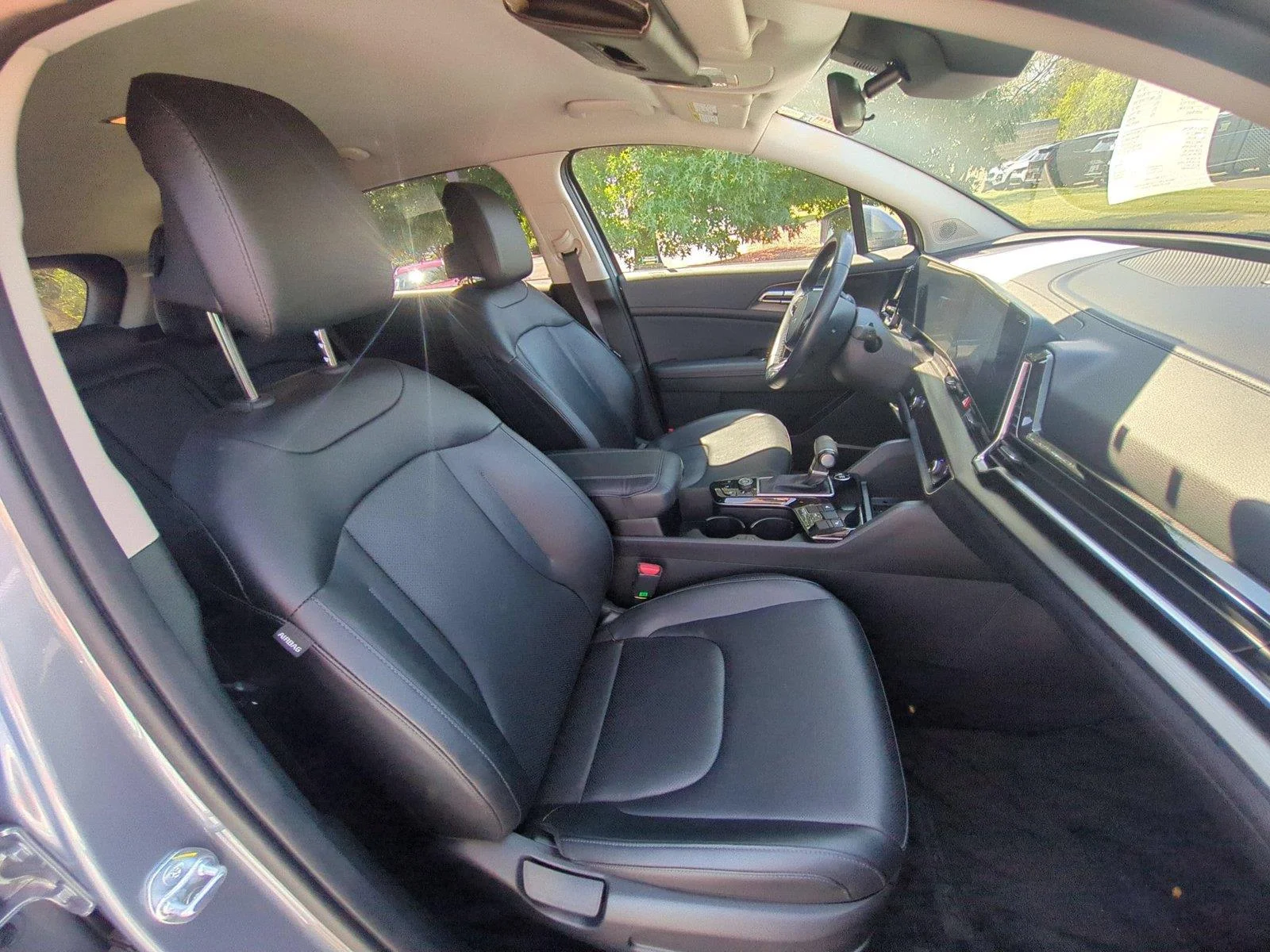 Used 2024 Everlasting Silver Kia EX image 38
