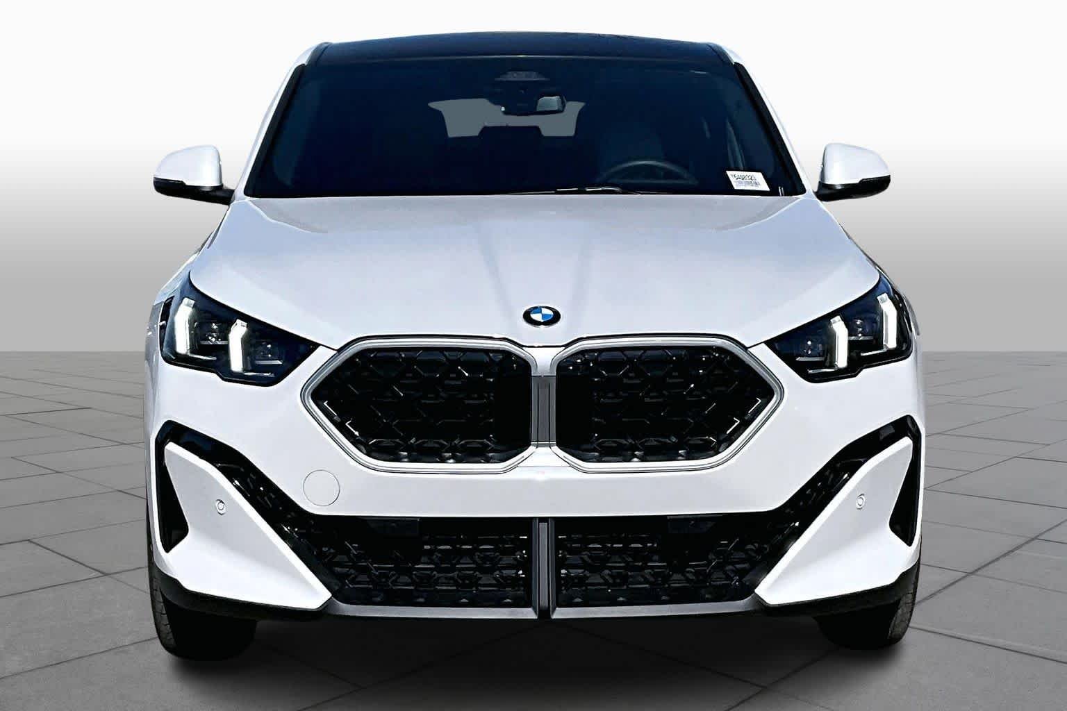 Used 2026 Mineral White Metallic BMW xDrive28i image 3
