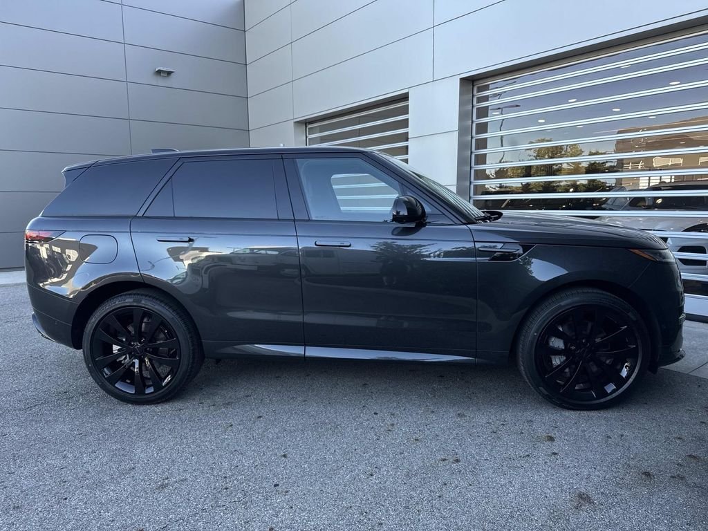 New 2026 Carpathian Grey Land Rover Dynamic SE image 9