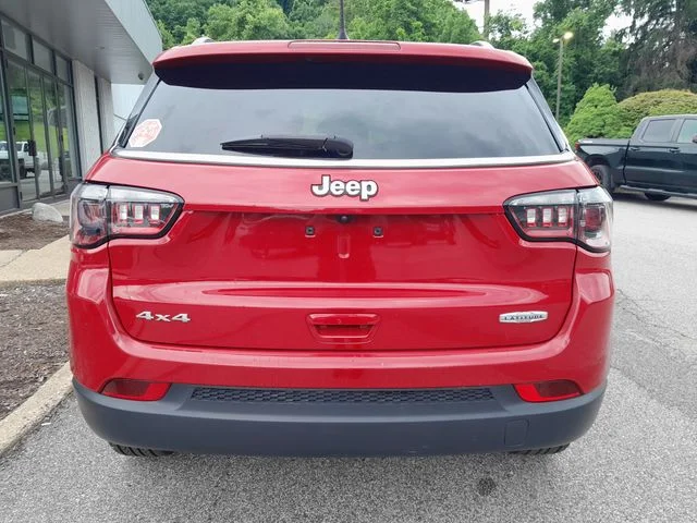 Used 2024  Jeep Latitude image 6
