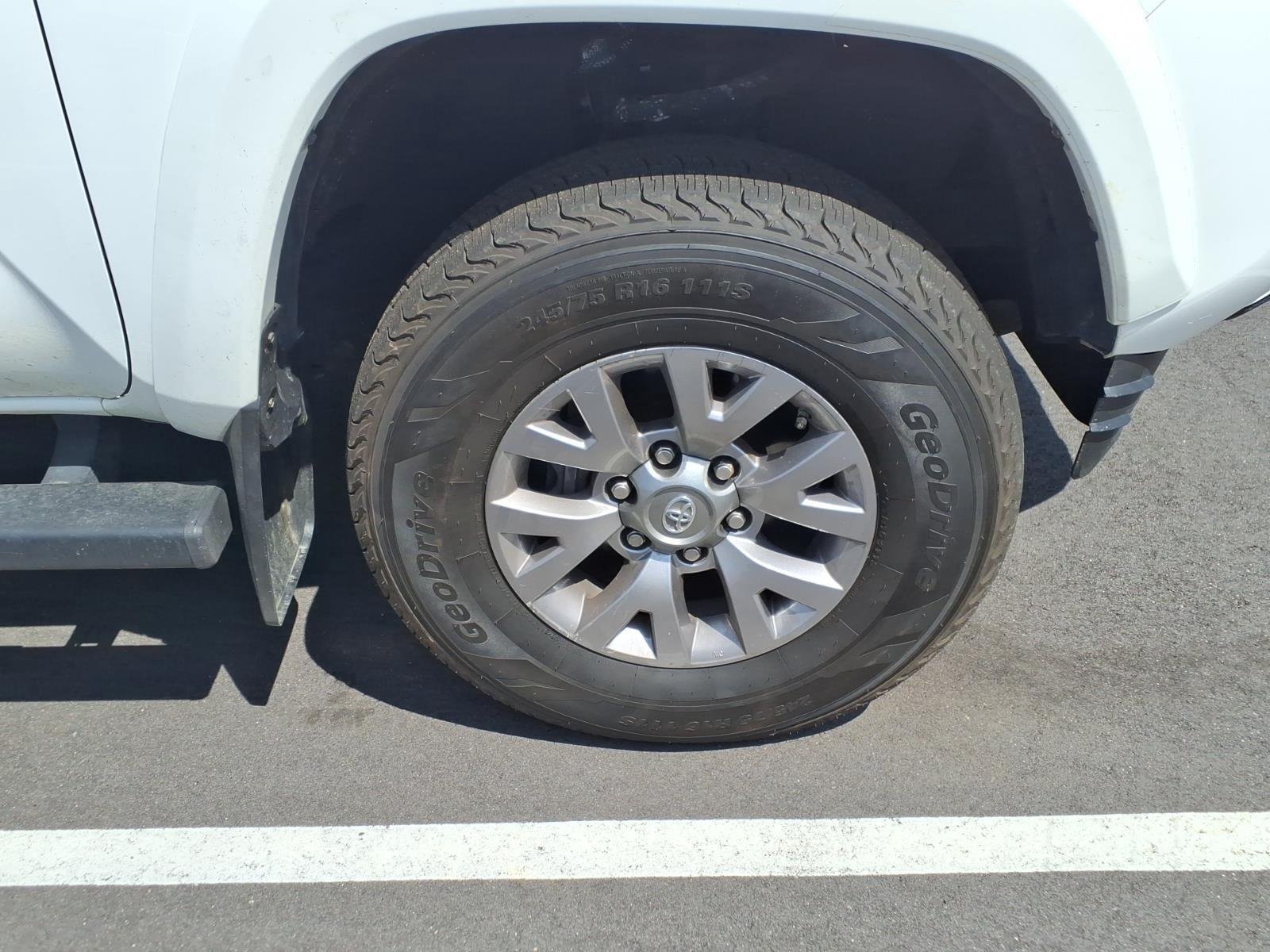Used 2017  Toyota SR image 7
