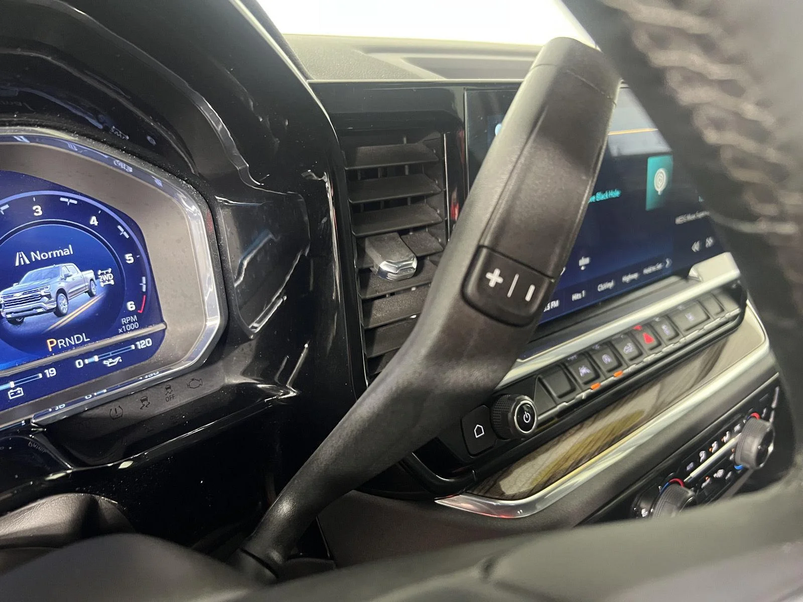 Used 2024 Summit White Chevrolet LT image 32