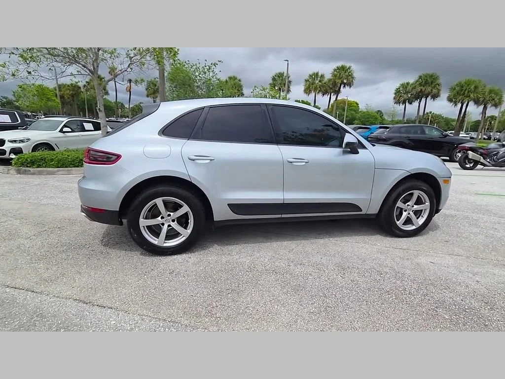 Used 2018 Silver Porsche  image 36
