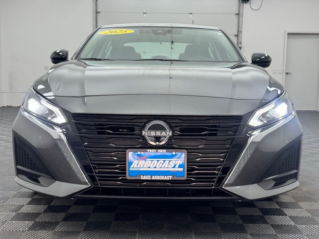 Used 2025 Gun Metallic Nissan 2.5 SV image 10