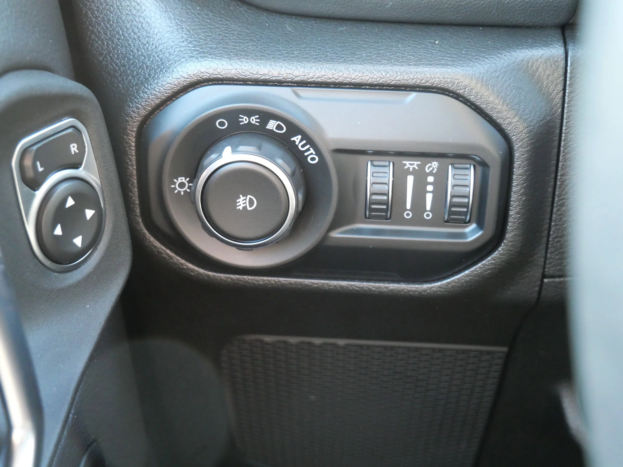 Certified Used 2022 Black Clearcoat Jeep Unlimited Sahara image 18
