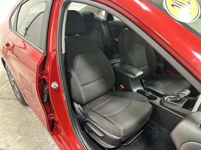 Used 2021 Currant Red Kia LXS image 17