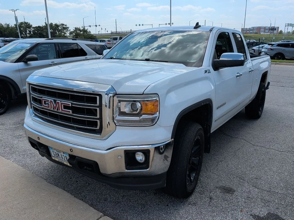Used 2015 White GMC SLT image 2