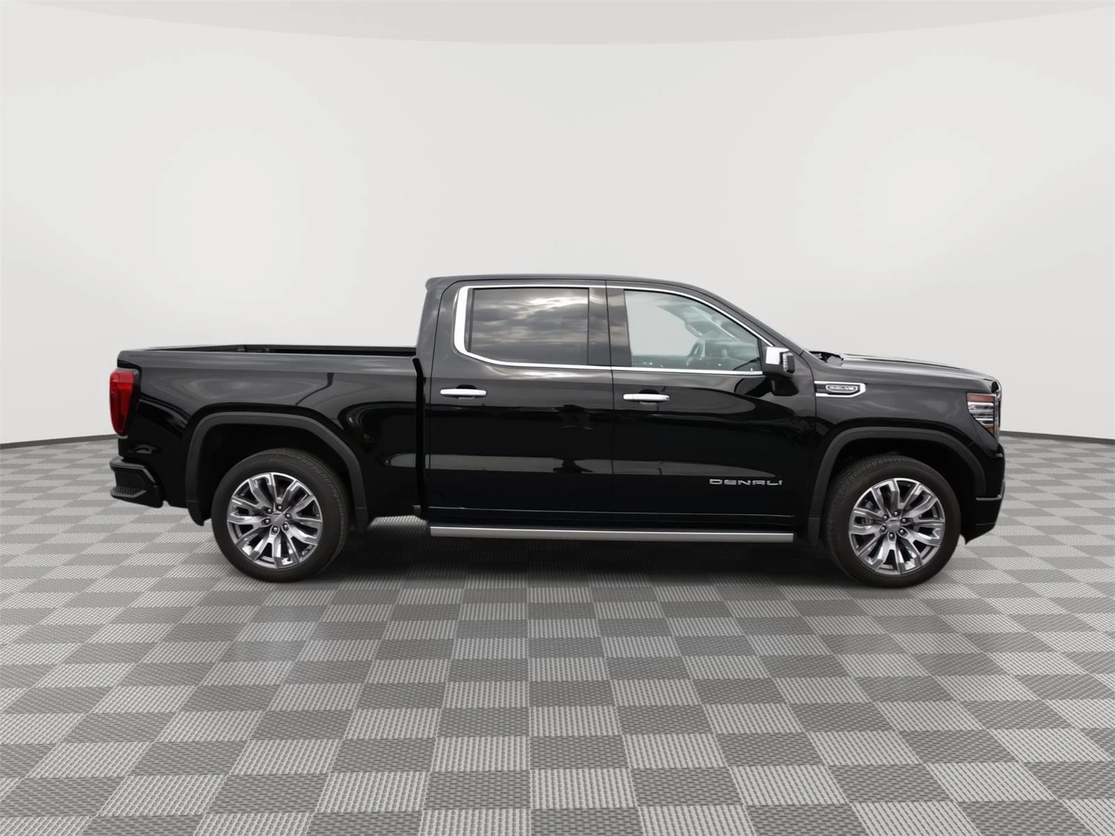 Used 2024 Onyx Black GMC Denali image 4