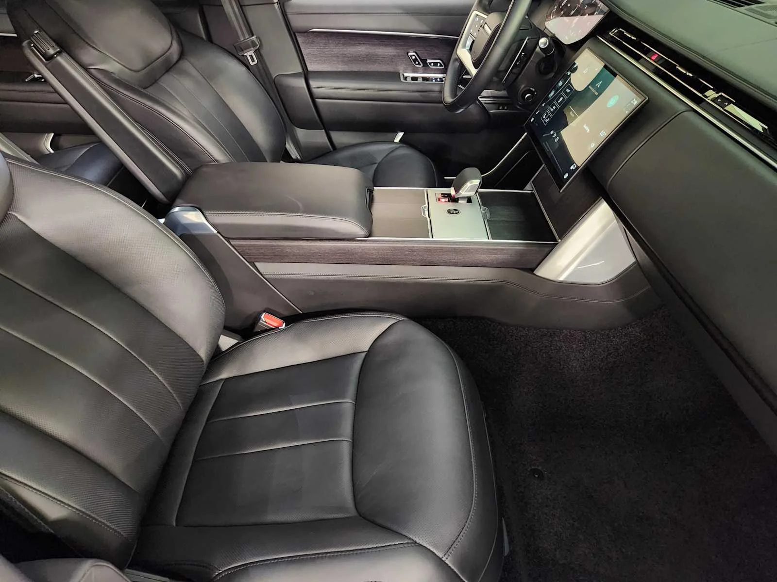 Used 2025 Santorini Black Metallic Land Rover Autobiography image 6