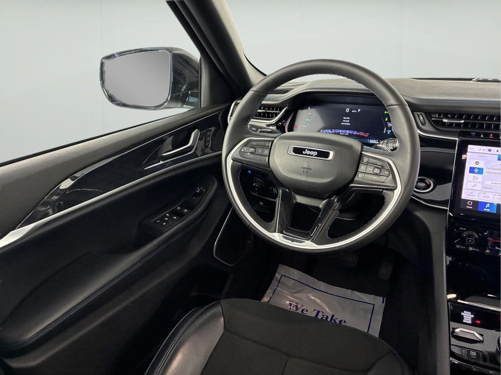 Used 2023 Silver Zynith Jeep Trailhawk image 18