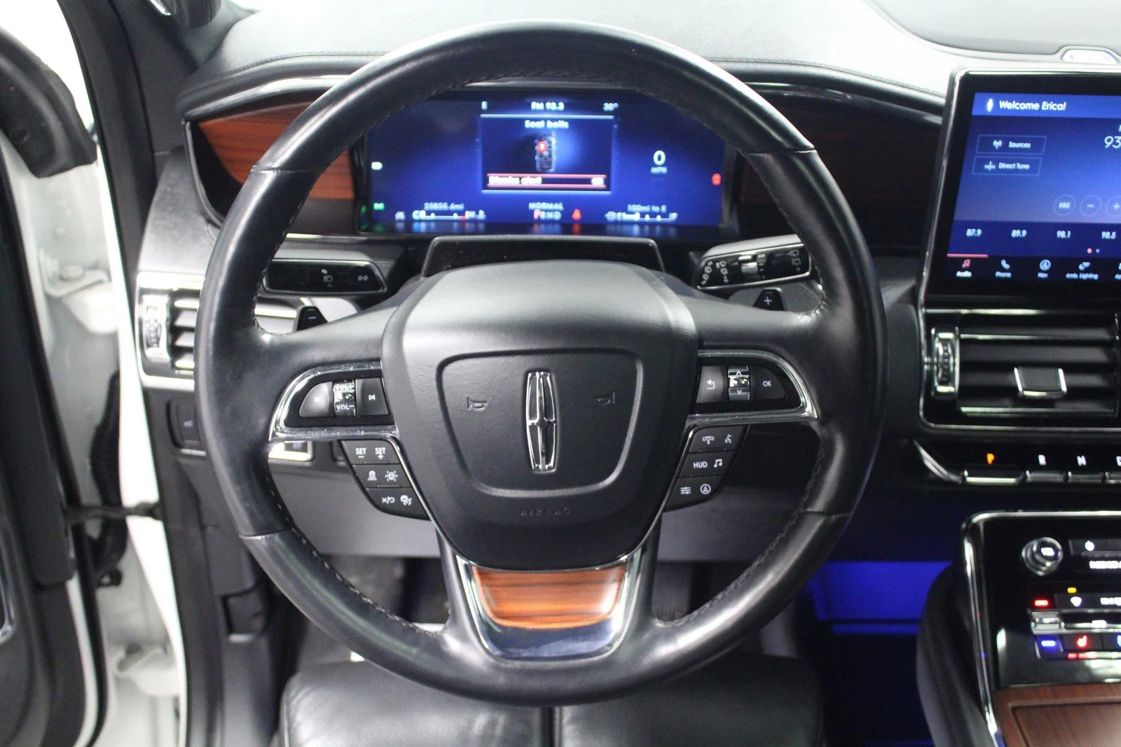 Used 2022 Pristine White Metallic Tri-Coat Lincoln Reserve image 18