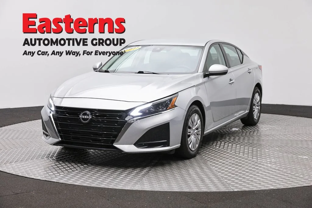 Used 2023 Silver Nissan 2.5 S image 1