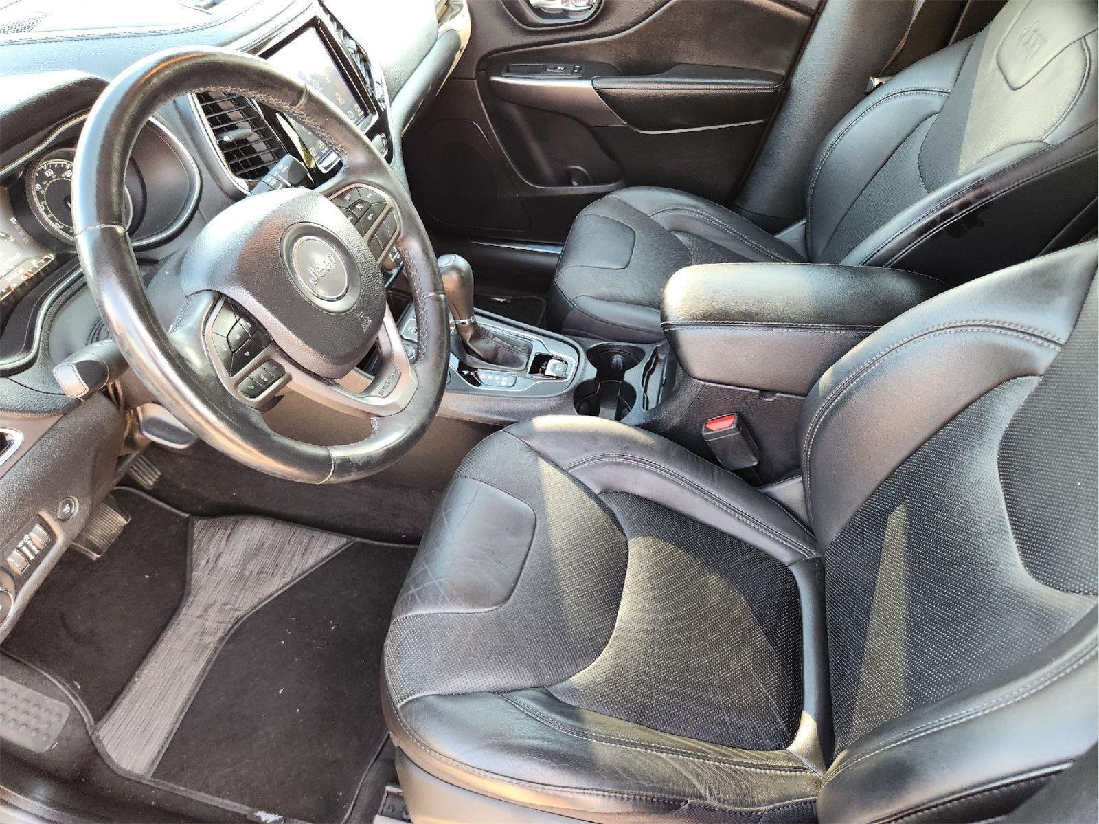 Used 2019 Diamond Black Crystal Pearlcoat Jeep Limited image 12