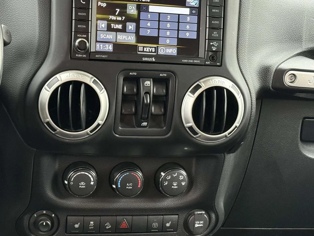Used 2016 Silver Jeep Unlimited Rubicon image 22