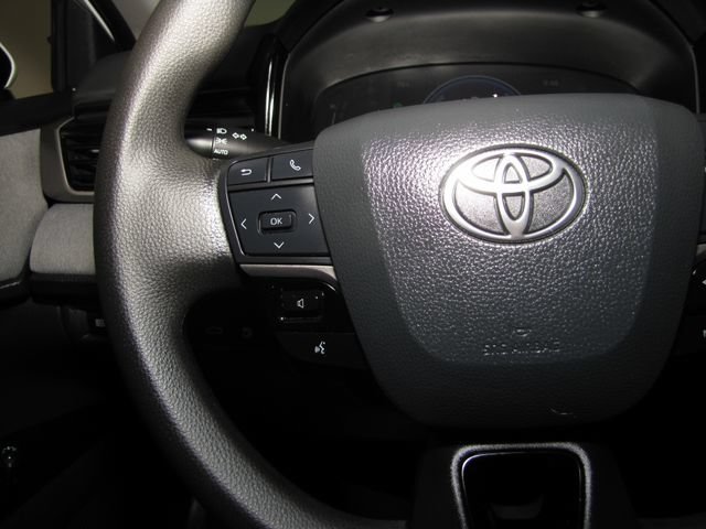 Used 2025 White Toyota  image 5