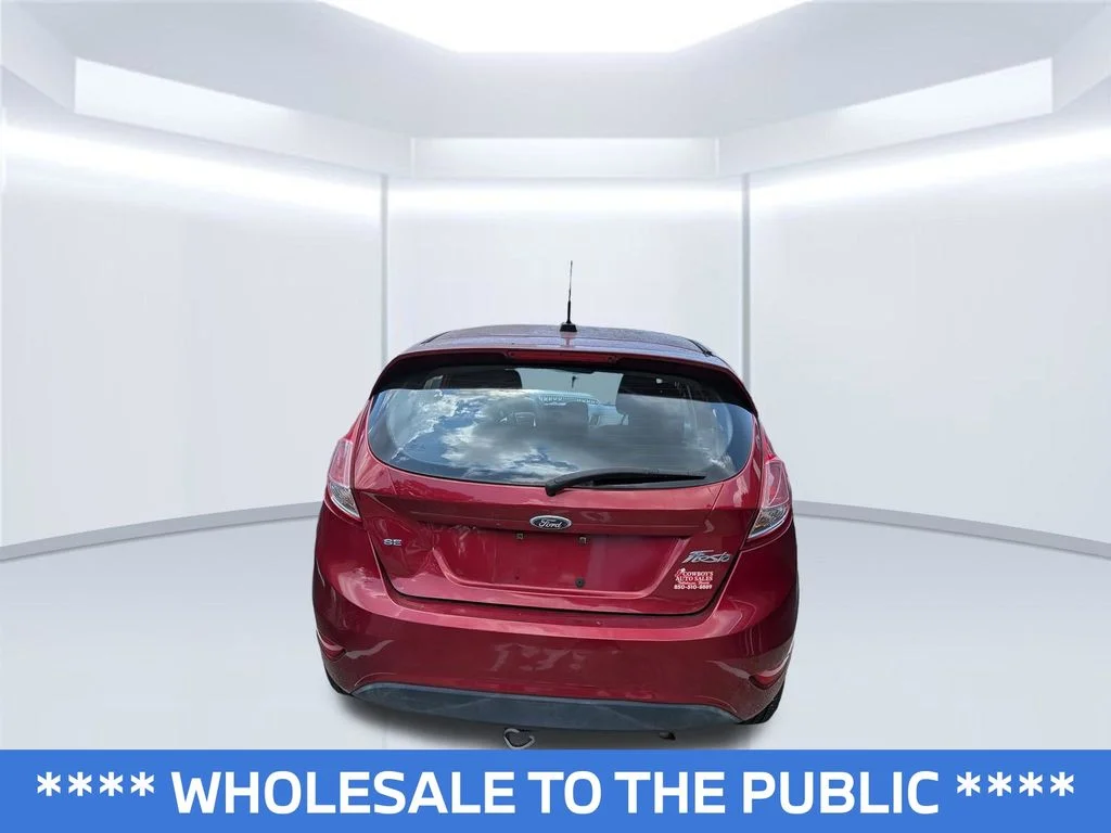 Used 2016 Red Ford SE image 2