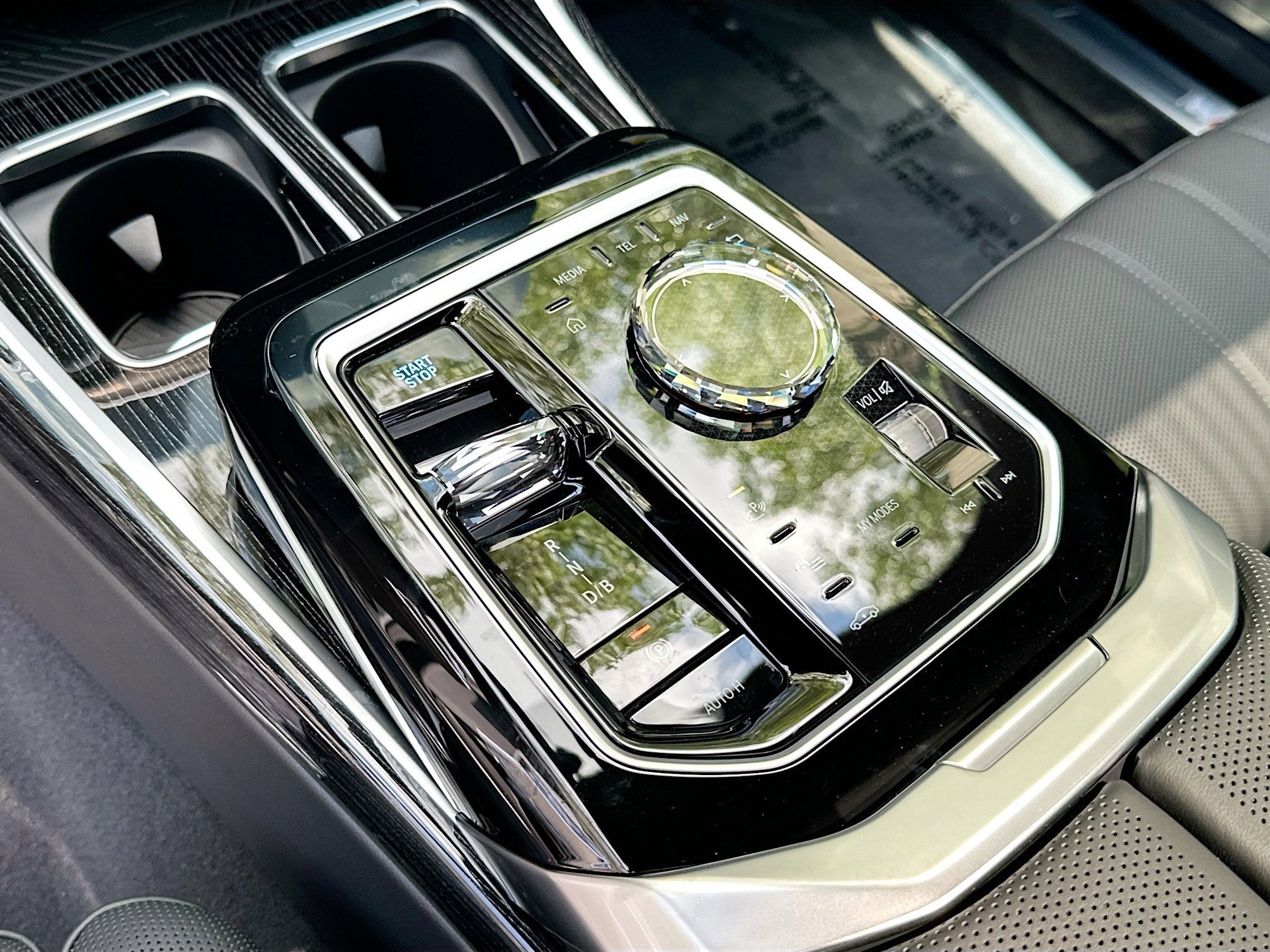 2025 BMW i7 60 - Photo 16