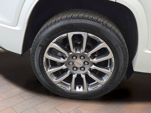 Used 2023 White Frost Tricoat GMC Denali image 28