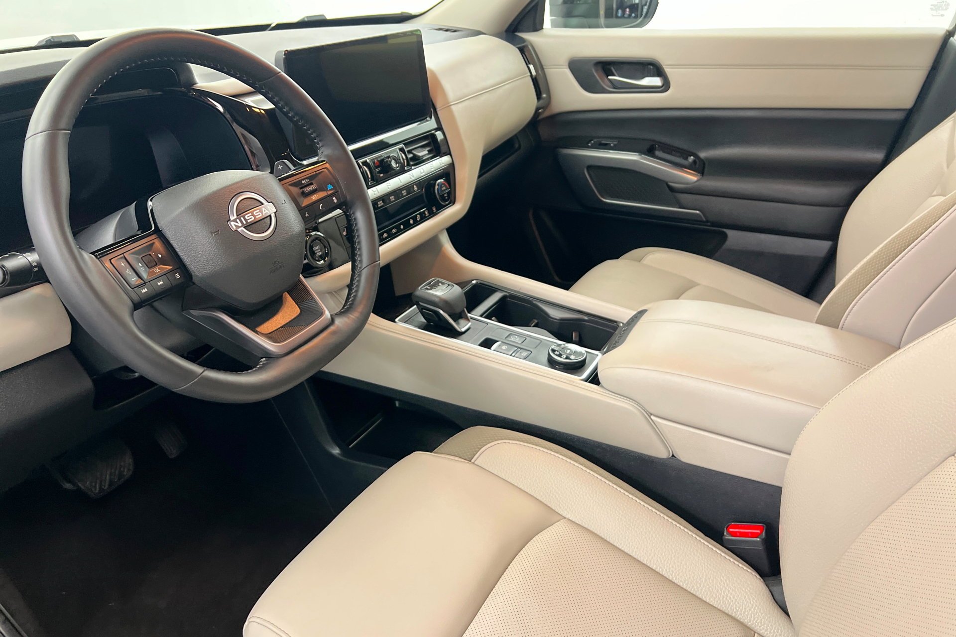 Used 2026 Everest White Pearl Tricoat Nissan SL image 16