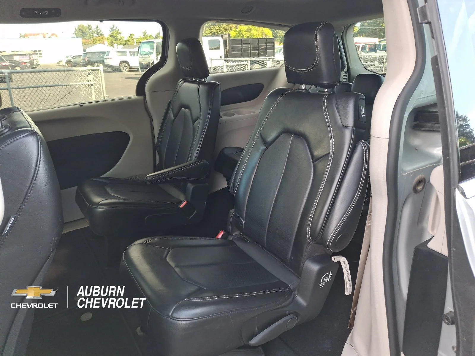Used 2024 Silver Chrysler Touring L image 18