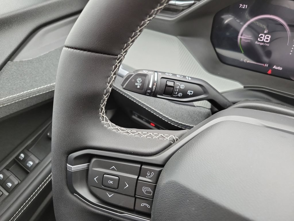 New 2026 Diamond Black Crystal Pearlcoat Jeep Laredo image 23