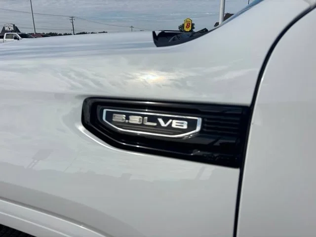 Used 2022 SUMMIT WHITE GMC Elevation image 48